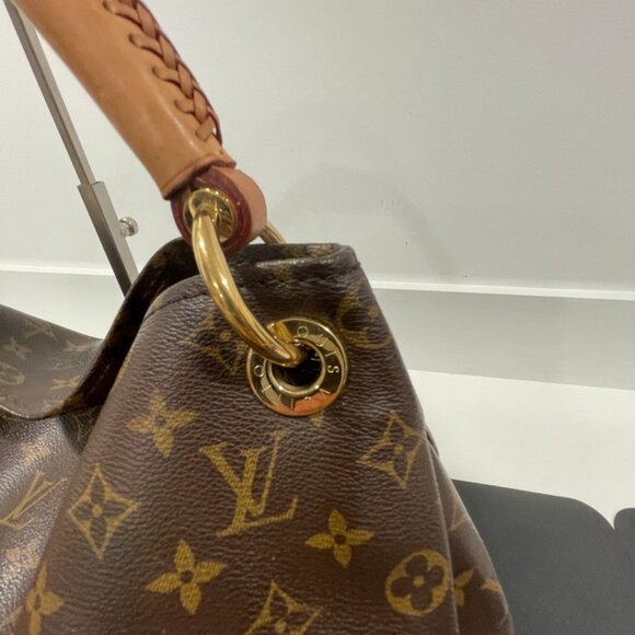 Louis Vuitton Artsy MM Monogram Shoulder Bag with Bag Charm (JB1298) - Picture 7 of 15